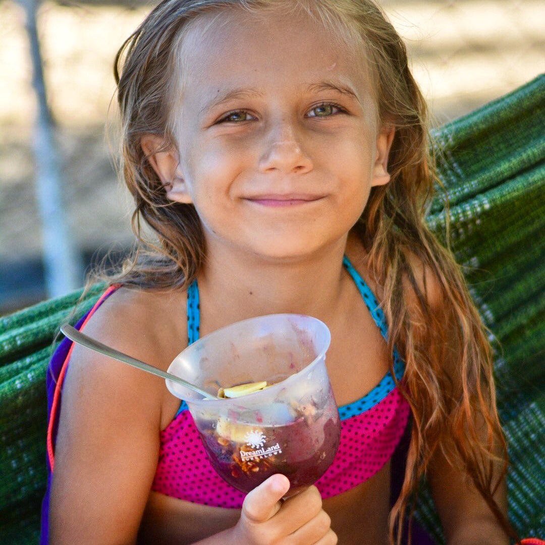 Dreamlandbrasil's tweet photo. Que tal começar o dia com um delicioso açaí? 😋😋😋 #vemPraDreamland #tipoVerão #top #especial #vibe #soCoisasBoas #vemPraPraia #top https://t.co/lvxfNFEr4t
