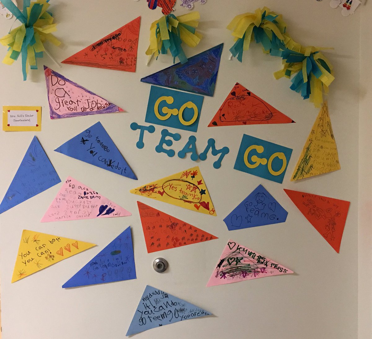 mrs_penasclass's tweet image. State testing today with a little encouragement from our kindergarten buddies! Thanx! #FSAmath #rockthetest @TommieBarfield @collierschools