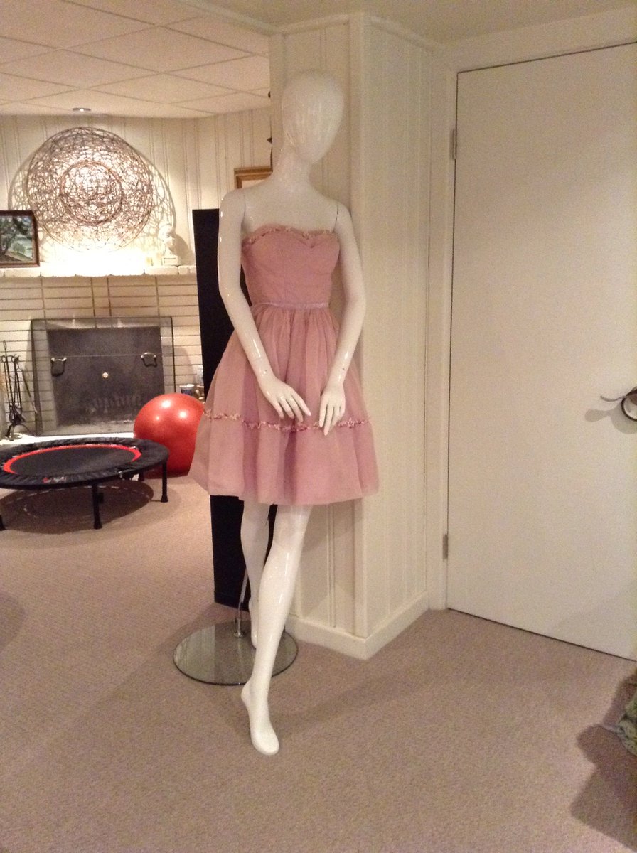 redcurlzs's tweet photo. https://t.co/XEb1yRGNYr #prom #dress #prettypink #cupcakedress #fitandflared #bouffantdress #vintage #retro #prom #torontovintagefinds https://t.co/SStAR6orwB