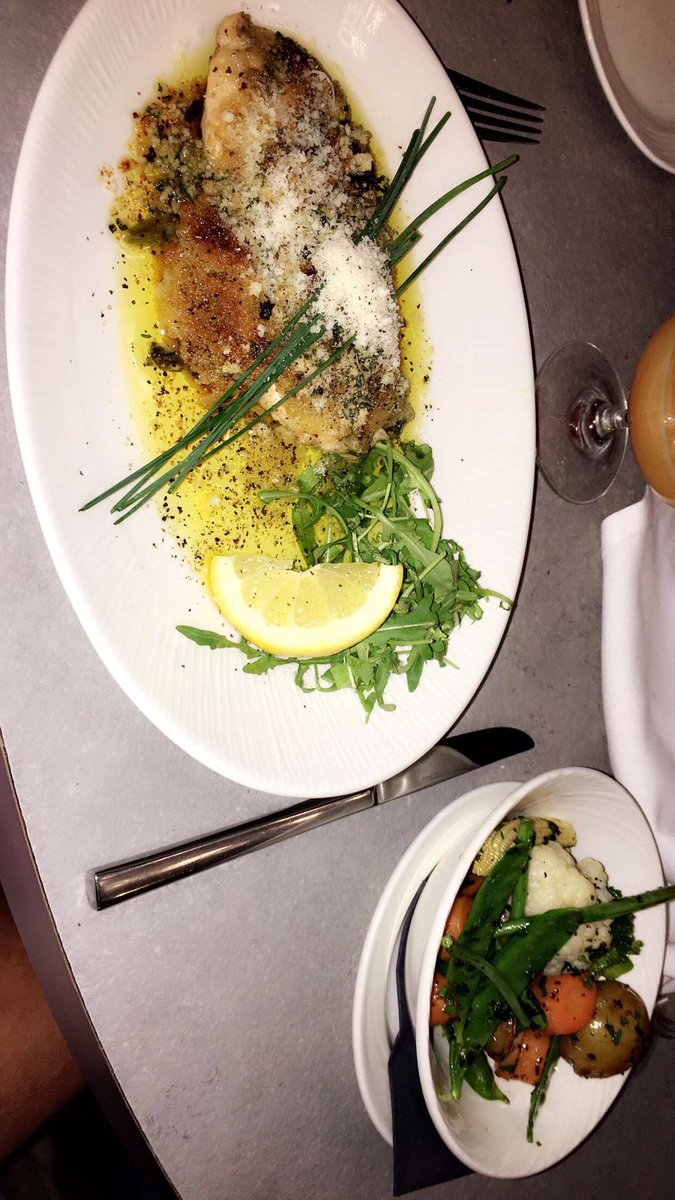CatLouBateman's tweet photo. #amazing #food at #Porada #whitefeild the other week, #excellentservice #Italian #nomnom #foodporn #camembert #garlicchicken #girlsnight https://t.co/mUow3NsT6Q