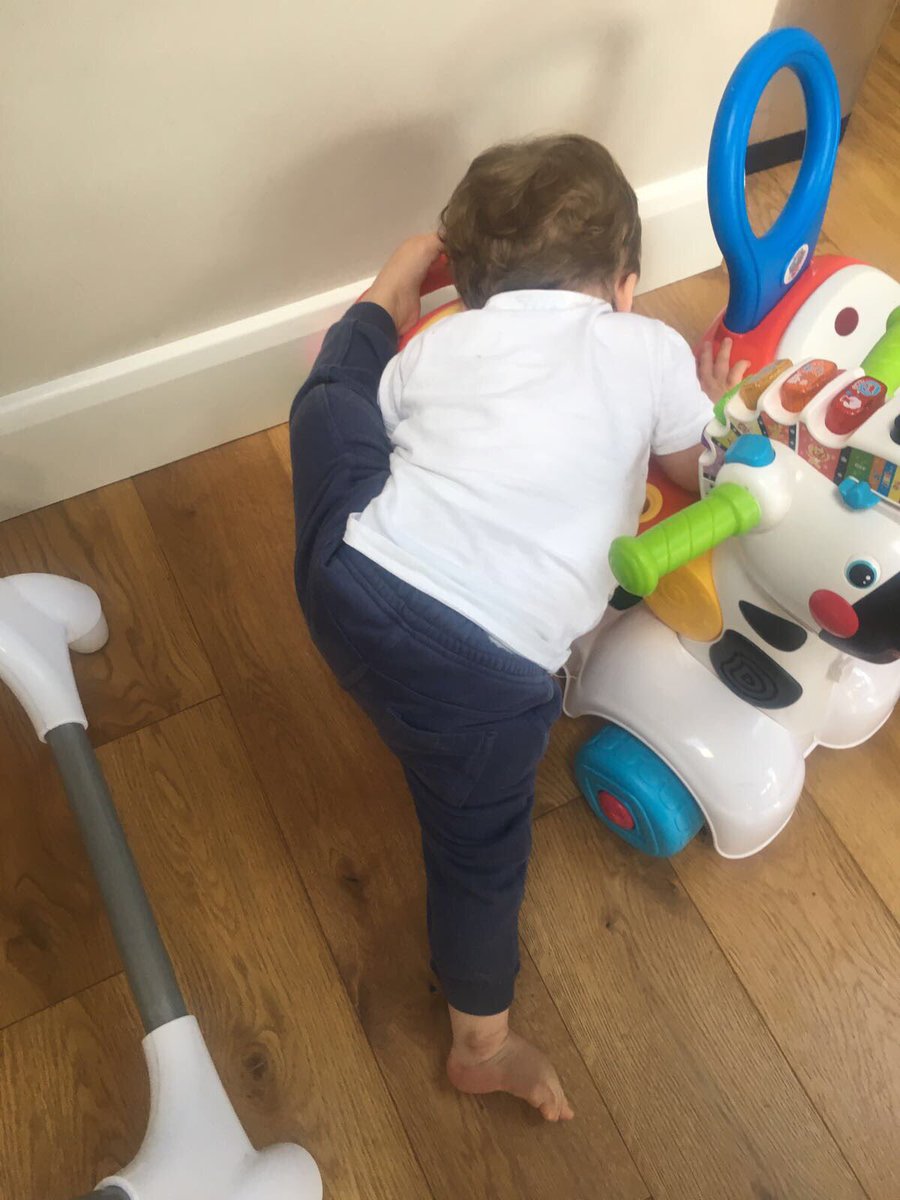 katielamcnally's tweet photo. Technique is rusty but not a bad oversplit attempt by a one year old #bornadancer #nephew #oversplit https://t.co/XD6FidB93Y