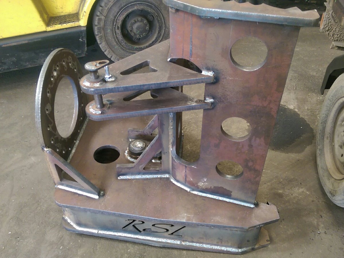 rslengltd's tweet image. So busy I have had to come out the office and make this #treeshear  #theoldmansstillgotit