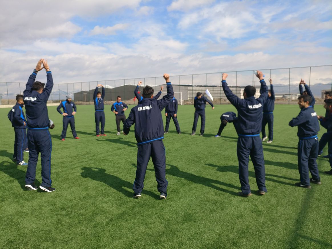 Erzurum'da düzenlenen Yurtlar arası 'Futbol turnuvası'nda mücadele edecek takımımız antrenman için sahada. Başarılar diliyoruz. #KYKturnuva