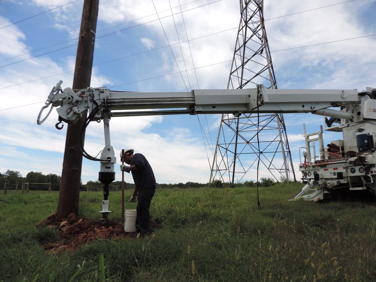BGMU's tweet photo. Thank you to our linemen -- always on call and ready to serve! Happy Lineman Appreciation Day! #thankalineman https://t.co/tluDZbyDQH