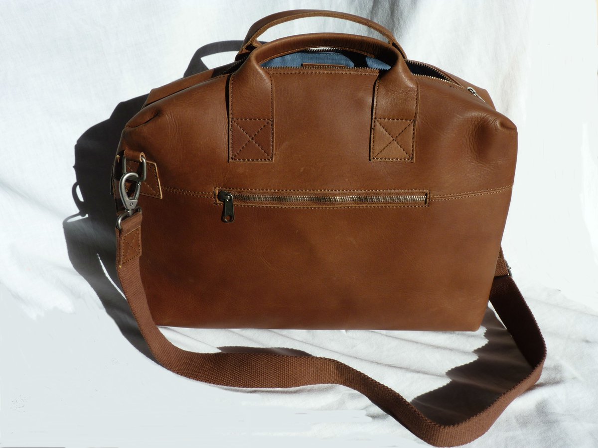 Jeanetfairchain's tweet photo. Begin de week goed met deze #weekaanbieding #fairtrade #businessbag #Myomy https://t.co/qxRmJL6JBS https://t.co/s8xw5EpxdF