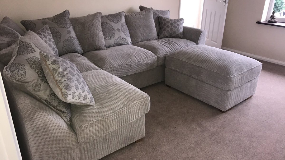 SophieLCorns's tweet image. #sofavibes #chill #newhome