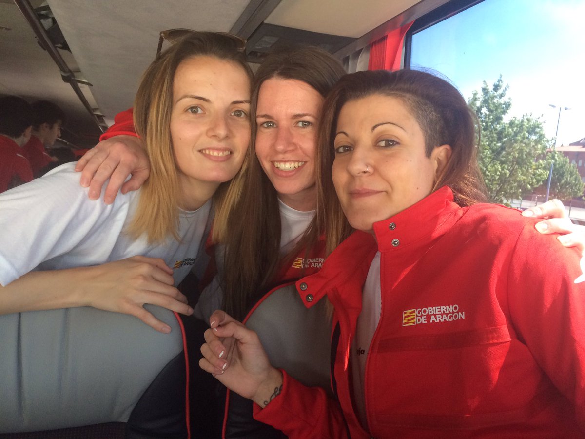 Con ilusión y ganas de cumplir con sus objetivos parten las 4 selecciones aragonesas de #voleibol que disputan el #CESAVB17. ¡Suerte!