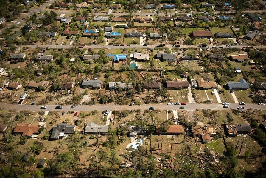 Why #FayettevilleNC doesn't have tornado sirens, six years after the devastating twister that tore through the city fayobserver.com/news/20170417/…