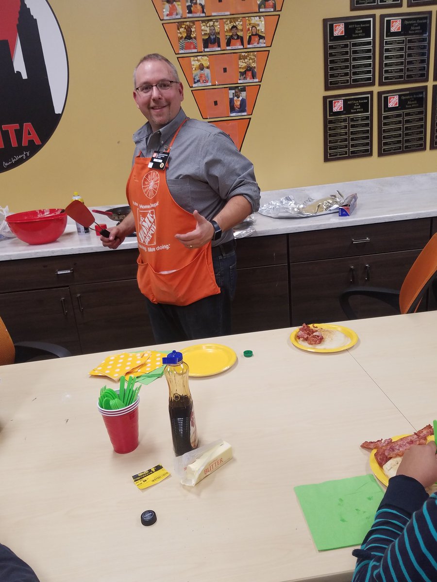 mekelia_cowart's tweet photo. Guess who cooked for 115 team! Thats right Joe! @JoeNovotnyTHD @ginger_coleman @METGaryF https://t.co/2k9Cgv9ZdV