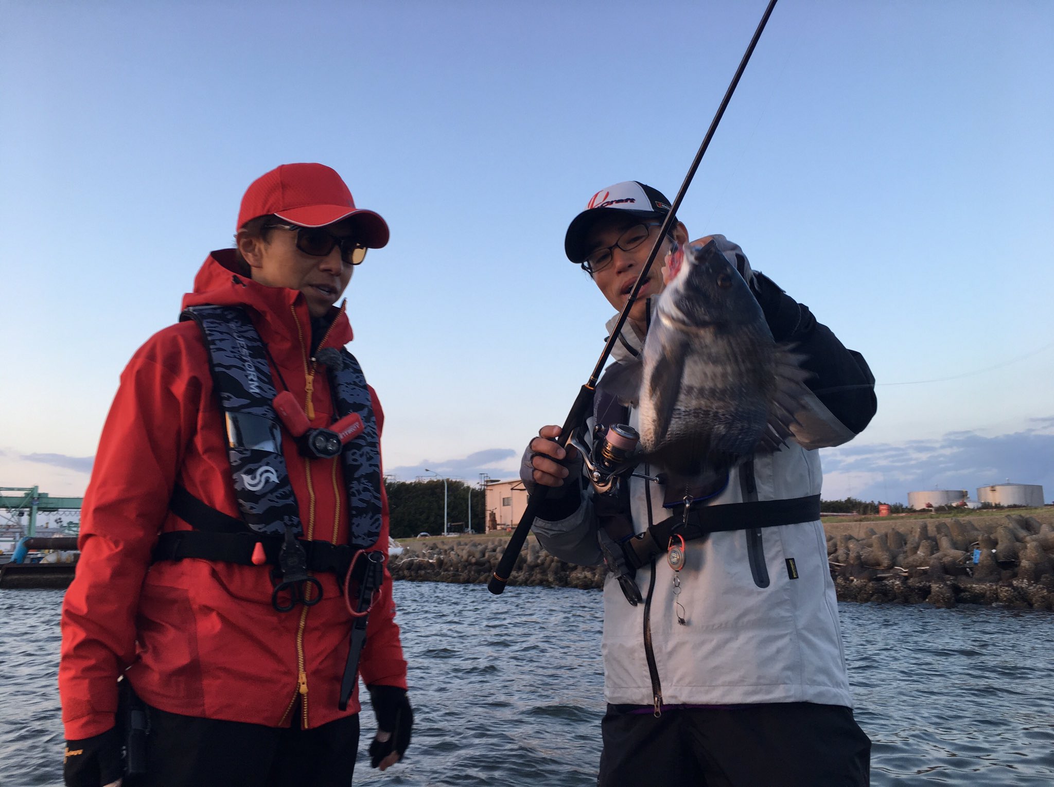 メジャークラフト株式会社 本日の四季の釣りの撮影は 大阪湾でのチヌゲーム ブン太の根魚タイプ3 5gとファイティングクローなら根掛かりも軽減 時合いにはアタリも連発でした ブン太の使い分けで釣果倍増法を解説 この模様は5月12日サンテレビ 四季