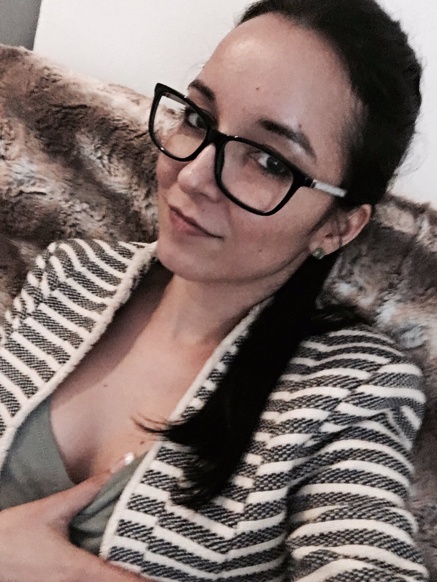 BlackFalcon_777's tweet photo. @FrancysBELLE what I love about this pic is see our beautiful #BrazilianGoddess in relaxed setting! She's truly an amazing woman! 
👑🇧🇷👸🏻🇧🇷👑 https://t.co/IJAIMhZ84p