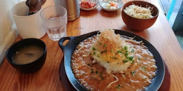 estima7's tweet photo. 오랜만에 외대앞에 갔다가 다이닝코드 검색해서 맛집을 찾아봄. #언니네함바그 라는 가게. 양이 푸짐하고 맛있는 매콤 함바그가 7천3백원. 선릉 우리 동네에 비슷한 가게가 1만원에 양도 적고 별 맛이 없는 것에 비하면 역시 대학가는 저렴한 맛집이 많다. https://t.co/oDbE5AHmuq