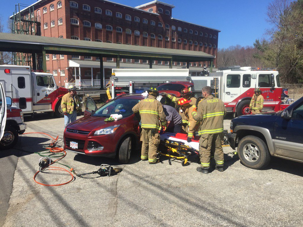 PalmerFireDept's tweet image. Eng 161, Rescue 161 at 2 Car MVA with extrication. Center &amp;amp; River St.