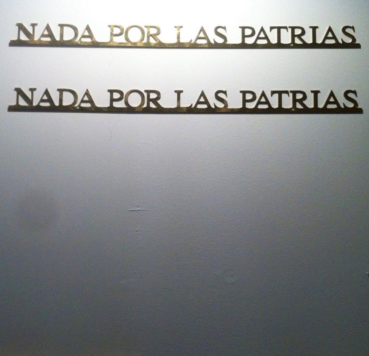 ArtsComing's tweet photo. #ArtsComing en @ArtsLibris Barcelona. Artistas consolidados a precios populares. Placa metal de Fernando Sánchez Castillo, 150€ https://t.co/HzbQ9rihuu