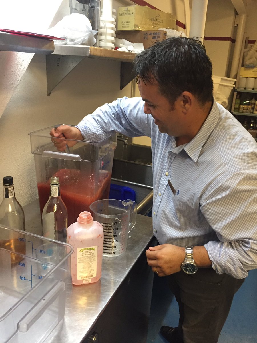 bar_starz's tweet photo. #Aruba #Marriott @FreshBlendz batch training World's best #PinaColada Chunky #Strawberry Daiquiri #CraftCocktails @ChrisAdams_EAG https://t.co/DZP6A19W4Y