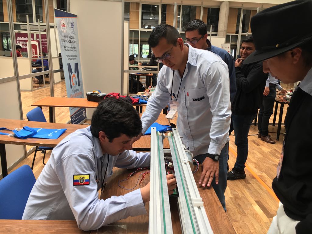 UNESCOQuito's tweet photo. Inició el Festival de Conocimientos y Habilidades #FECH2017, visítanos del 18-21/Abril en la @UDLAQuito +info: https://t.co/xqJCGkhRsM https://t.co/Uudwq6uenT