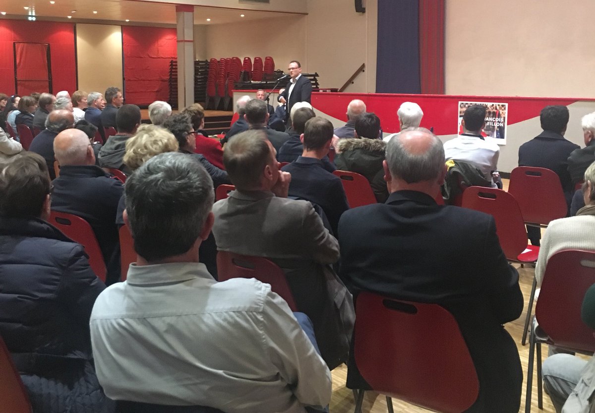 Fillon53's tweet photo. "Nous sommes à un moment crucial : dimanche nous avons le choix entre le redressement avec @FrancoisFillon ou le chaos." @damienabad https://t.co/OUqcQzp8tk