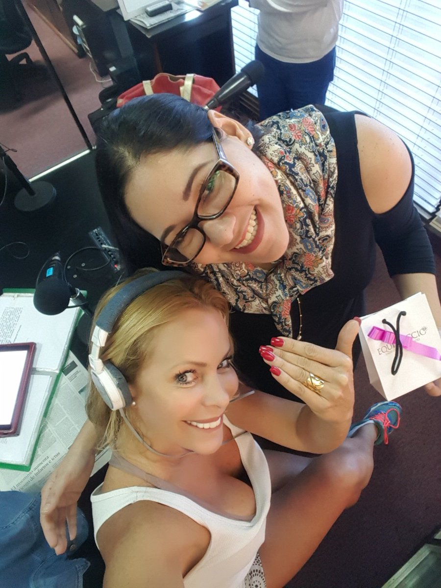 shiabertoni's tweet photo. Hoy nos acompañó @tiendaequinoccio desde @Magica991 y yo la más consentida con el anillo que me trae #MarianaCastro y #TriviaSaludable https://t.co/emRfLtJjCE