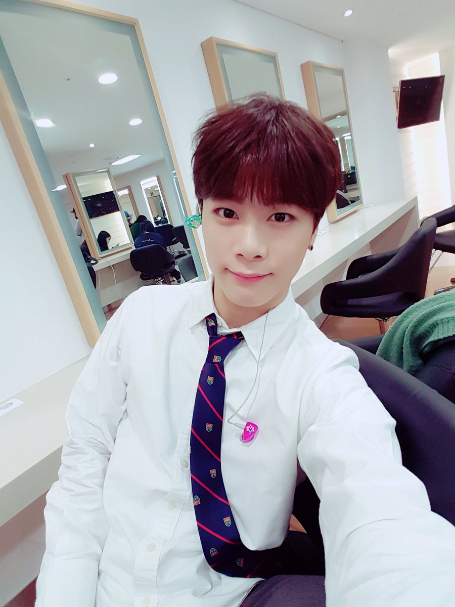 offclASTRO's tweet photo. 여러부~~운 오랜만에 만나서 너무 좋았어요 ㅎㅎ 여러분과 한순간순간이 소중해요!!
#아스트로 #고마워 #빈나잇 #goodnight https://t.co/ll1FsYnAT4