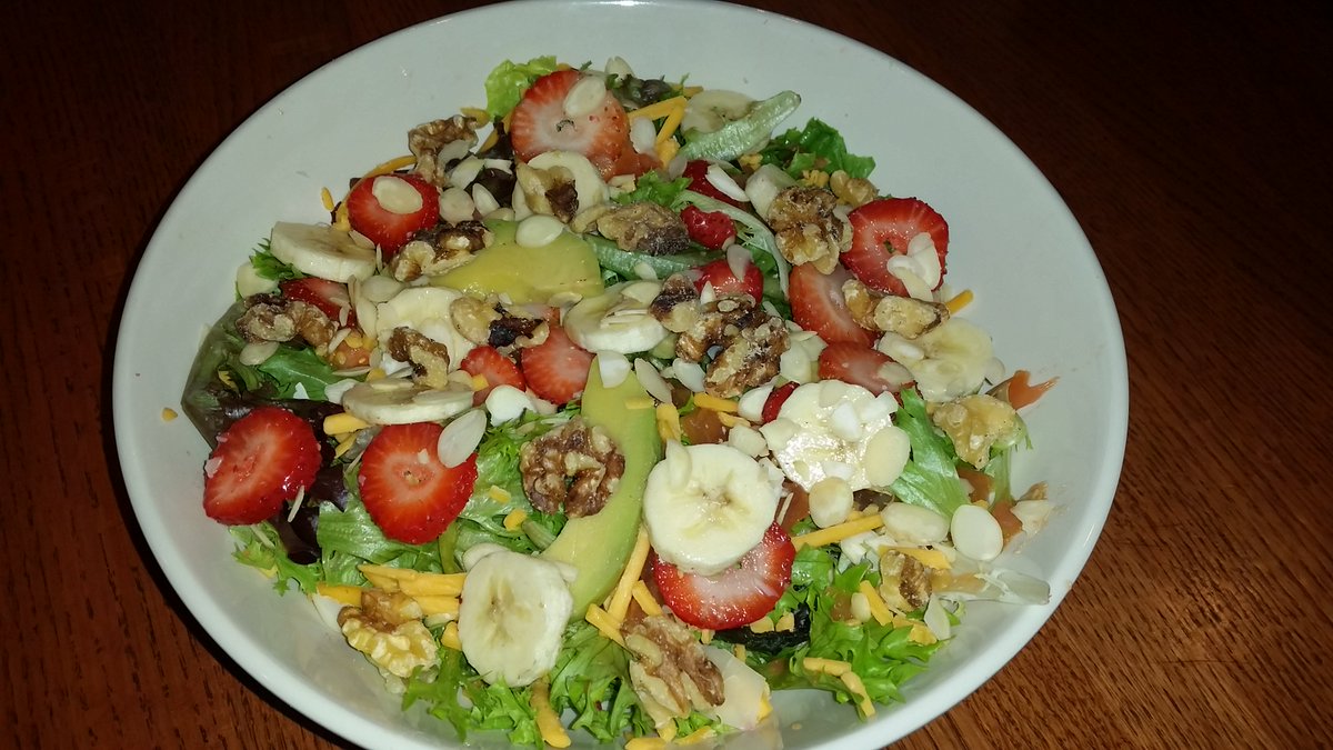ABCRivergate's tweet photo. @ABCRivergate Burgers may be our middle name but we also have mind blowing salads and chicken.@AmerBurgerCo #Salad #chicken #mindblown https://t.co/BxLWtyIqcR