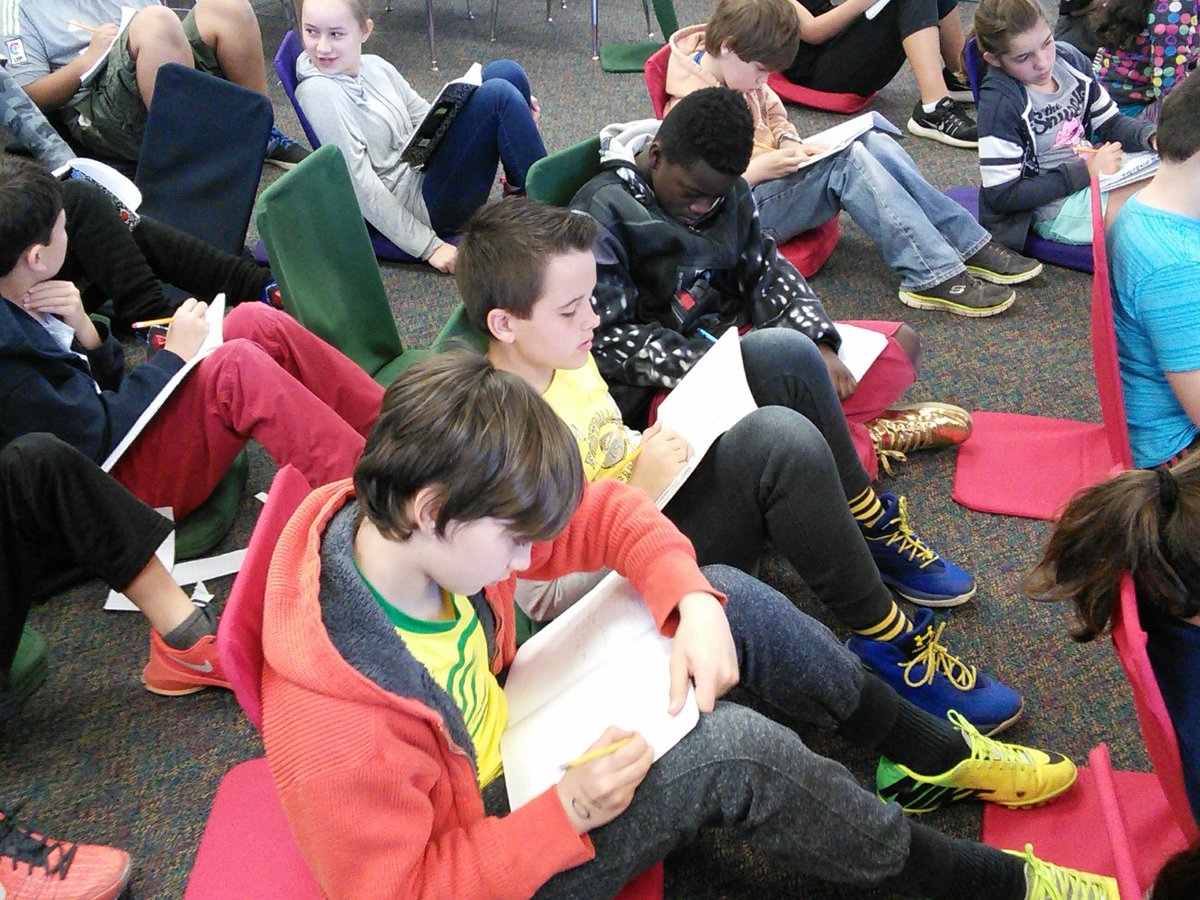 Ridge_Hub's tweet photo. Author Julie Hammerle guides 5th grade in capturing readers with character development, challenges and disaster @RidgeFCL #ridgeliteracydays https://t.co/DxLZmNfnSY