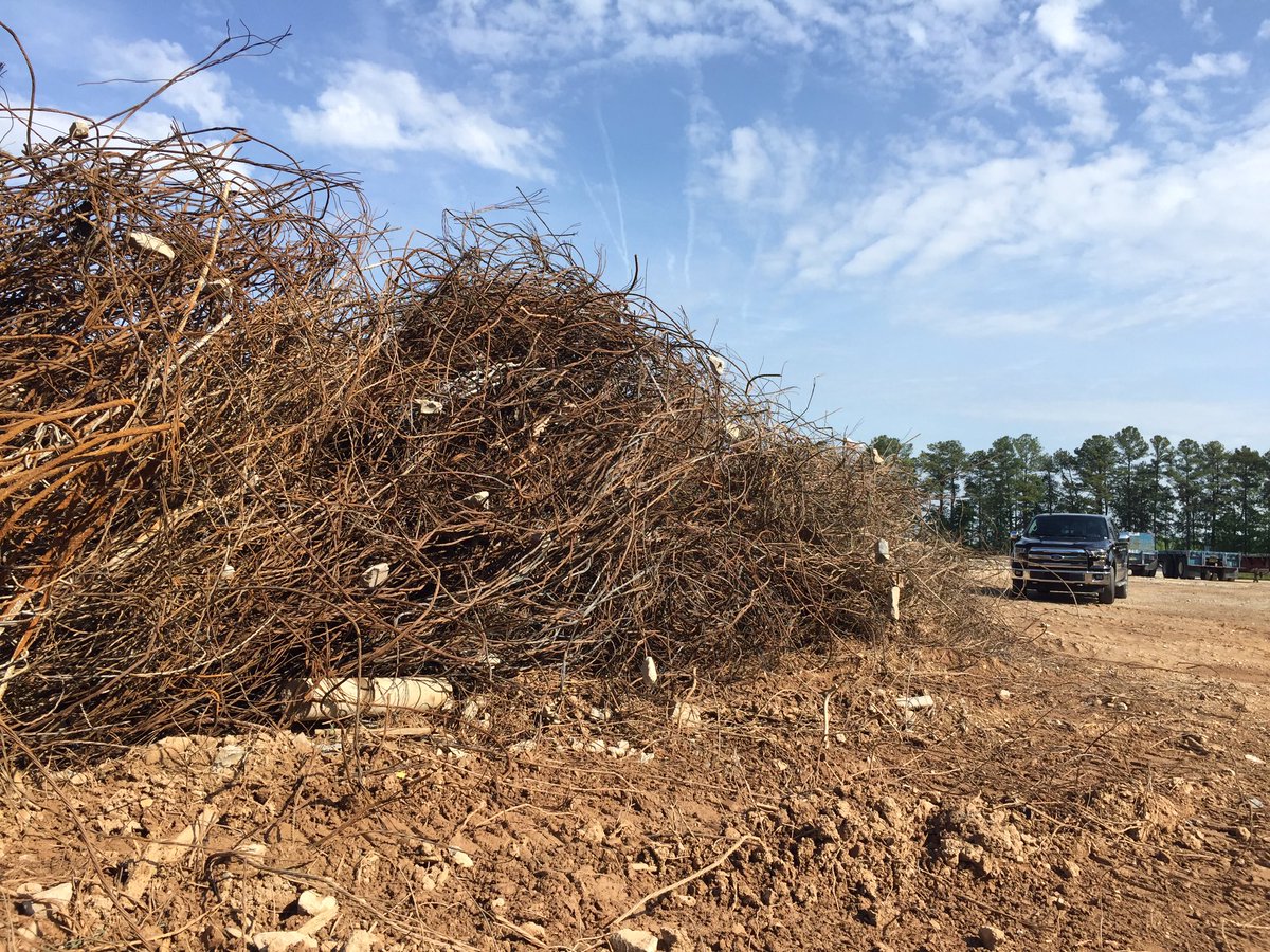 SteelSmith_'s tweet photo. We even #recycle #concrete & #rebar. #holyscrap ๐ณ#thisisgonnatakeawhile #industrialrecycling @SteelSmith_ https://t.co/3APmaJ8tAo