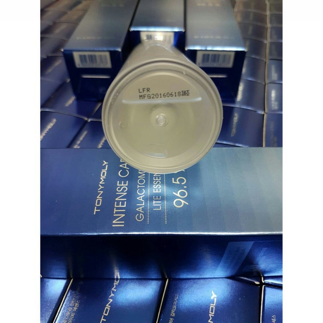 shoppby_p's tweet photo. พร้อมส่ง 💙 tony moly intense care galactomyces lite essence 96.5%  เอสเซนต์ตัวใหม่ลดรอยดำ รูขุมขนเล็กลง ผิวเนียนขึ้น 
💵590฿ https://t.co/5vwBe0L6s8
