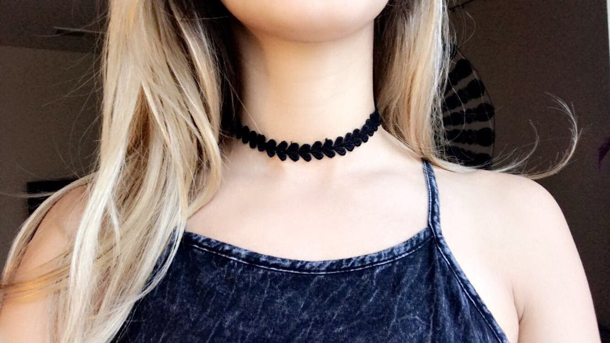 DreamTreeShop's tweet image. Chokers chokers!🌼🌸🍃COACHELLA2017 buy✌🏼get☝🏼FREE! #dreamtreeshop #coachella #chokers #jewelry #GiftsForFriends #GiftsForHer #PromoMyShop