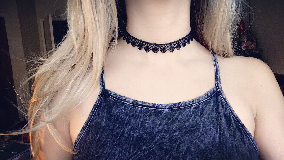 DreamTreeShop's tweet image. Chokers chokers!🌼🌸🍃COACHELLA2017 buy✌🏼get☝🏼FREE! #dreamtreeshop #coachella #chokers #jewelry #GiftsForFriends #GiftsForHer #PromoMyShop