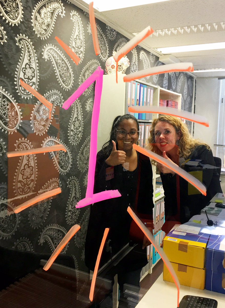 Vandaag een PA heel erg blij gemaakt met zijn nieuwe baan! De eerste van mei is een feit. @ZIJbv  @EllenZIJ #secretaresses #PA #amsterdam