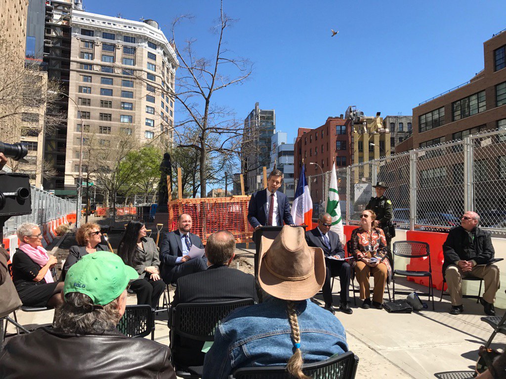 GreenBelow14's tweet photo. Thank you @bradhoylman for your steady support of better parks in downtown MANHATTAN!#springstreetpark https://t.co/5MQcgBzr9X
