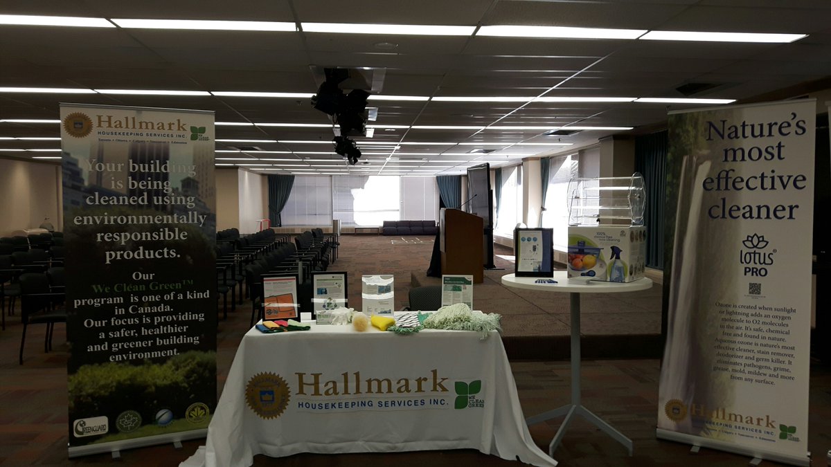 Hallmark1977's tweet photo. Today we're at the Canada Life Building! Come by to learn about sustainable cleaning. #WeCleanGreen #earthweek2017 https://t.co/a1UiYI0Lae