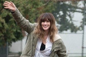 #COLOSSAL is my fave movie of 2017 so far &amp; is expanding across US soon. Seek it out! My review: bit.ly/2opqaMQ #SheIsColossal