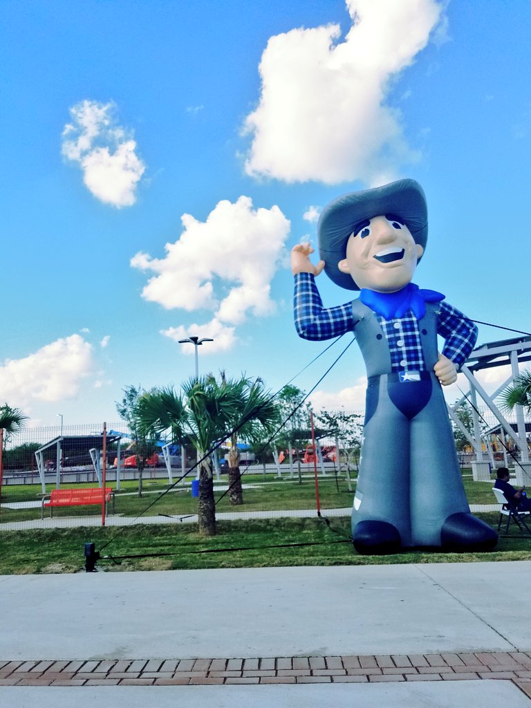 lsnbank's tweet photo. Raise your hand if you're excited for the @RGVFC Toros at @HEBPark this Saturday as they take on the @RoughnecksFC! #SomosToros #Soccer #USL https://t.co/MDf9eDdFmM