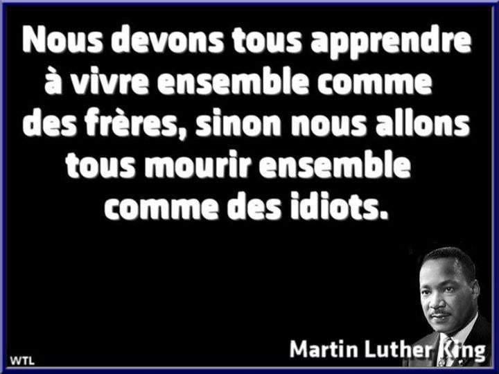 CgtLaMetroLyon's tweet photo. #Solidarite entre les #Peuples pour un monde de #Paix, ensemble #Premier mai2017 à #Lyon! https://t.co/Q6d9pNYzYt