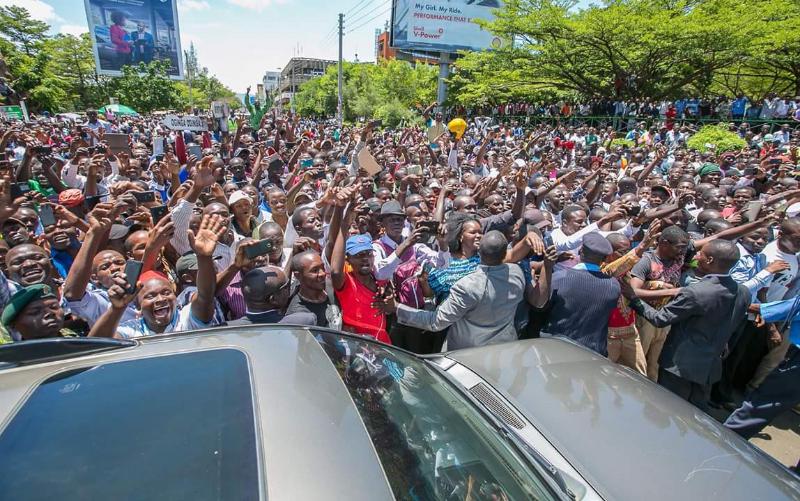NASA_of_Kenya's tweet photo. There are great discrepancies in how .@UKenyatta was received in Kisumu earlier on today.  @JubileePartyK https://t.co/igsKiN8uCU