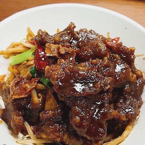 BigBowlsLP's tweet photo. Tuesday's are for Tangerine Beef! #BIGBowl lunch special $6.95 🍜 AND $4 #littleplates til 4pm!
#whatsforlunch #bigbowlslittleplates #wehave… https://t.co/Fxu5l5cFp1
