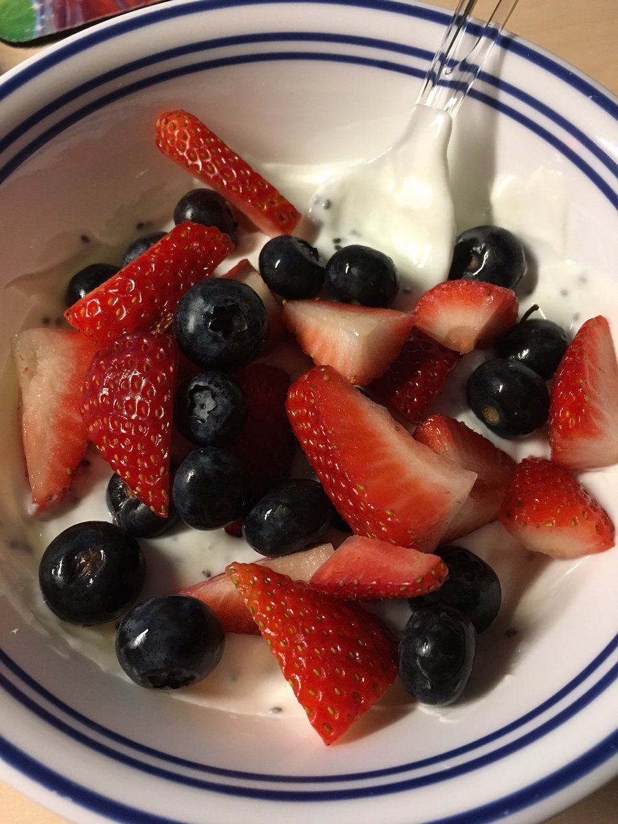 KristinPerry7's tweet photo. Mid morning #snack: A cup of plain #Greek #yogurt with #chia seeds and yummy #strawberries and #blueberries #healthy #extraFruit https://t.co/7QhvVomhCr
