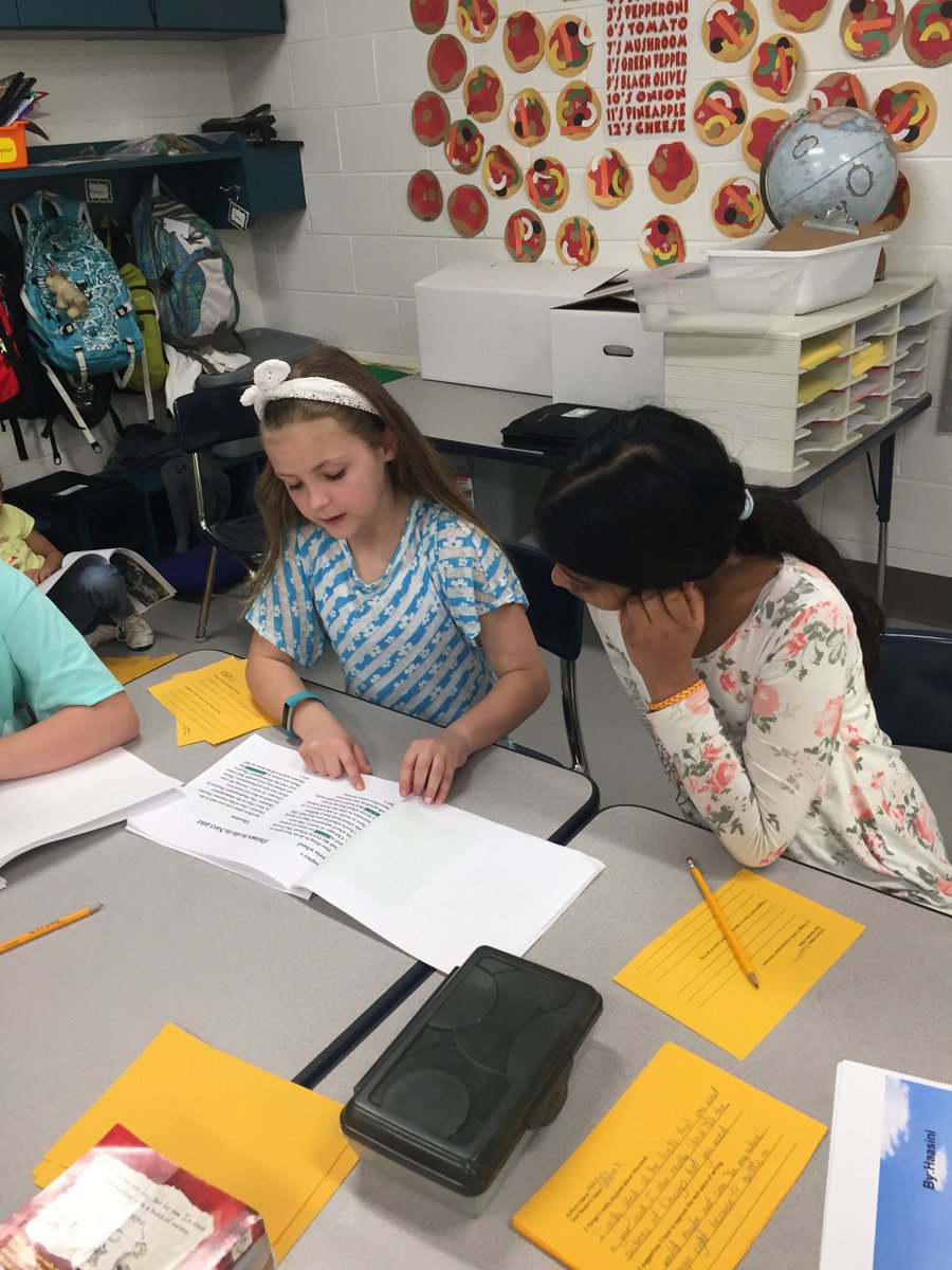 aapostolakis3's tweet photo. Our Publishing party! Nonfiction books! #ridgeliteracyday https://t.co/6abDZsT1iM