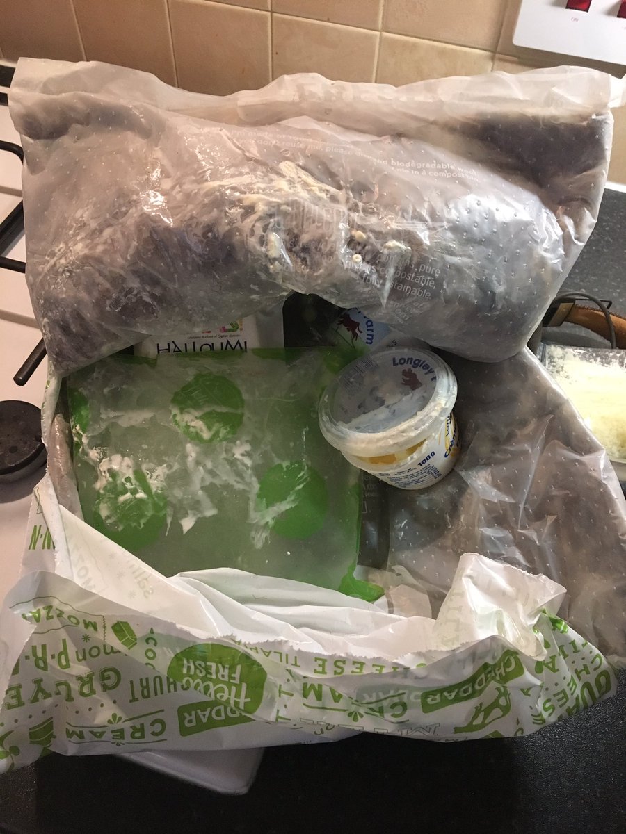 _alexandra_al's tweet photo. @HelloFreshUK have had a slight creme fraiche explosion in this weeks delivery, is there anything you can do about this? https://t.co/F4d2EAGAQf