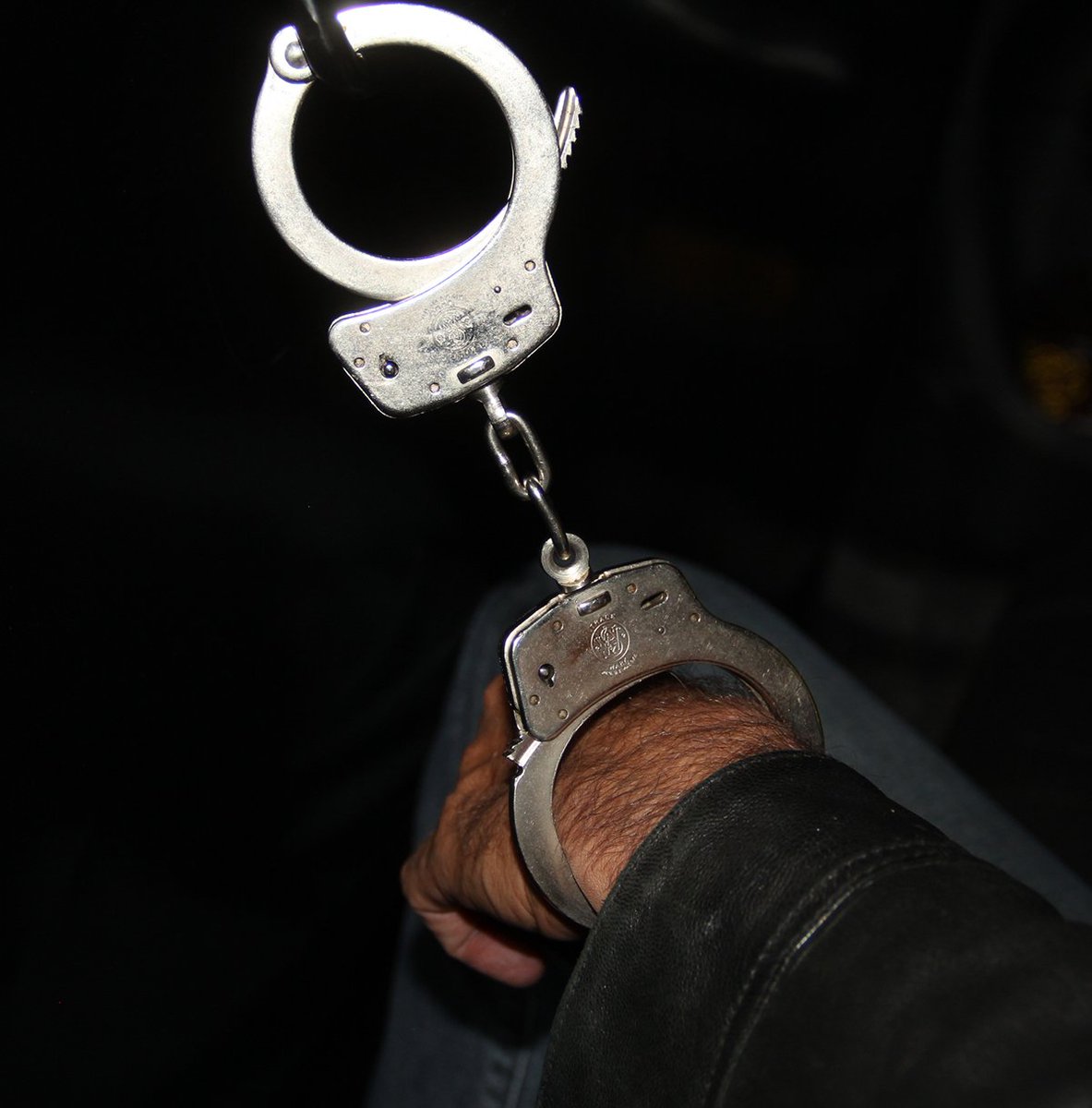 PoliciaGDL's tweet photo. En la colonia Chapalita detuvimos a un sujeto por la portación de arma de fuego, gracias a un reporte al 911 https://t.co/apuflB6V26