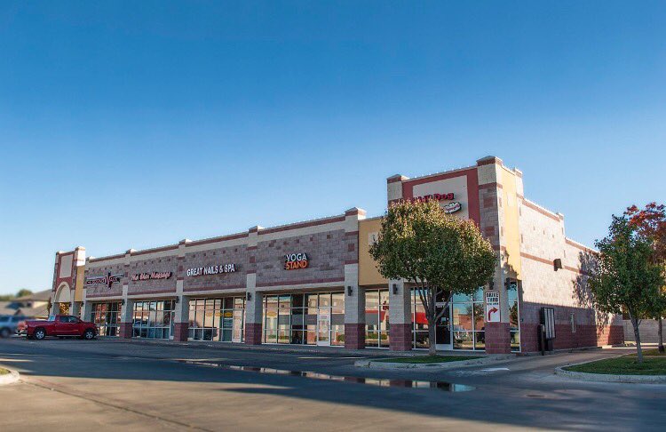 EgenbacherCP's tweet photo. Mira Vista SC for Sale! 100% full multi-tenant #Retail center with long term tenants! 25,560SF Available #CRE #TXCRE https://t.co/hNJ2hw4CE7 https://t.co/QMJvKNKvSz