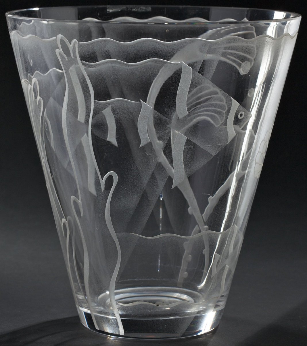 Glass_museum's tweet photo. #FishFriday 1961 David Smith for #WebbCorbett #Amblecote #sandblasted fish wander through weeds https://t.co/Y58P12lqM7 #glass #museum https://t.co/vjCxq8Wvfh