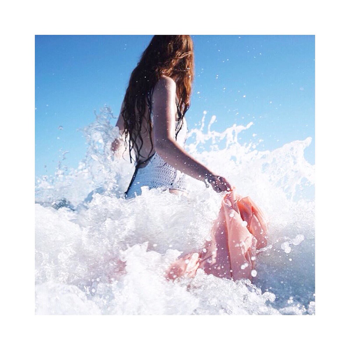 #design of Hannah Jenkinson explore her universe on #wearescandale
#contemporaryfashion #fashiondesigner
wearescandale.com