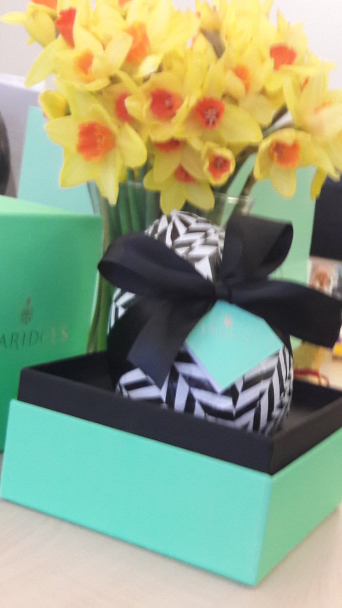 NoteWorthyVIP's tweet photo. Such a beautiful #EasterEgg from our friends @ClaridgesHotel. Happy #Easter to you all! https://t.co/15i08k3MJM