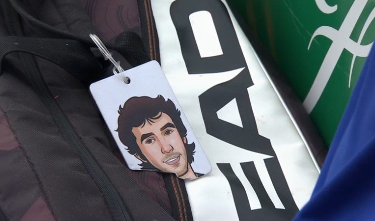 ESPNtenis's tweet photo. #TENISxESPN @PabloCuevas22, con una curiosidad en su bolso en #MonteCarlo. ¡Estás igual! https://t.co/EvVQ32ru2d