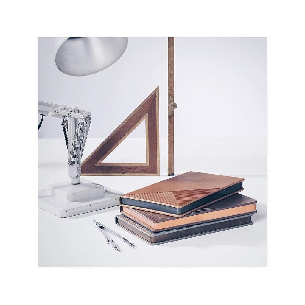 ChordalGreen's tweet image. Came across @handlewares today, beautiful notebooks perfect for anyone interested in design.
•
#Chordalgreen #besp… ift.tt/2oJtIvc