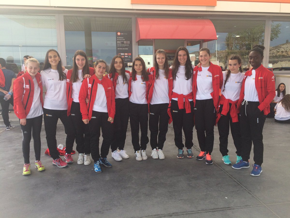 Las selecciones aragonesas muy cerca de #Valladolid. Gran ambiente y motivación en los 4 equipos que participan en el #CESAVB17.