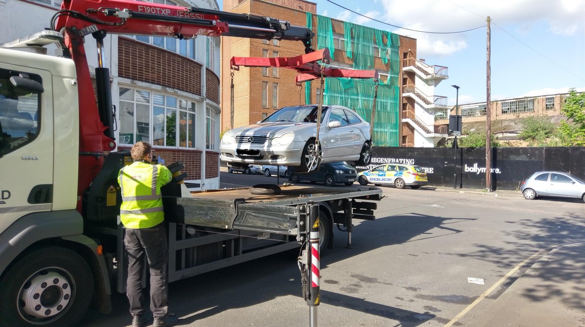 MPSHounslow's tweet image. #MPSRTPC Its only half way through the shift and this is the second car siezed for no insurance+MOT expired Dec #HOUNSLOWSTT #stayinsured