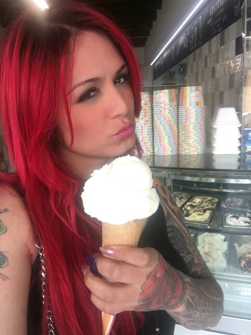 Mi amor tienes ganas de helado? Arriba Abajo En cuatro .... como sea https://t.co/98kQYi0u3h<a href="/tag/espa%C3%B1a"class="tags"><span>#espa&ntilde;a</span></a>
